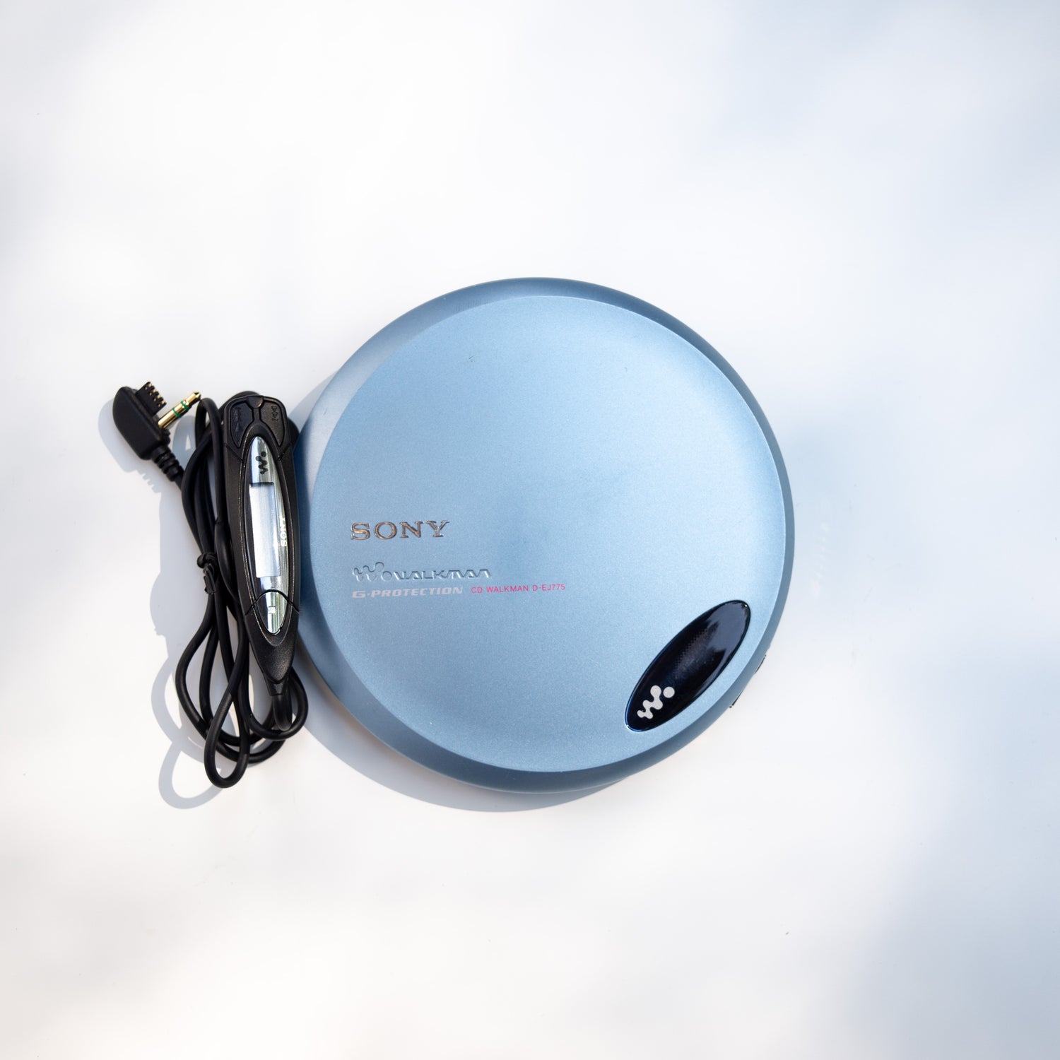 Sony Walkman D-EJ775 Portable CD Player with remote control